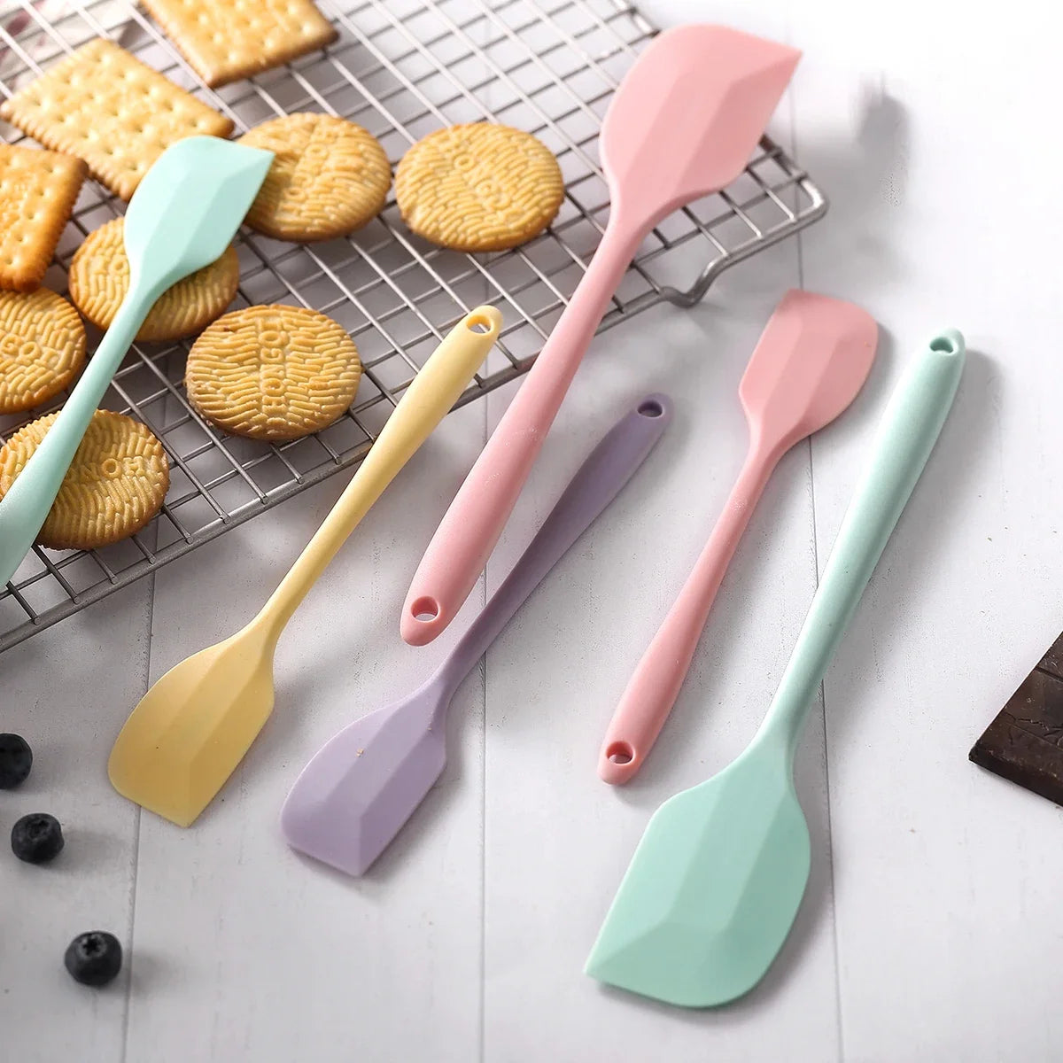 1pc Silicone Scraper High-temperature Resistant Integrated Silicone Scraper Cream Cake Smoothing Knife Baking Silicone Scraper